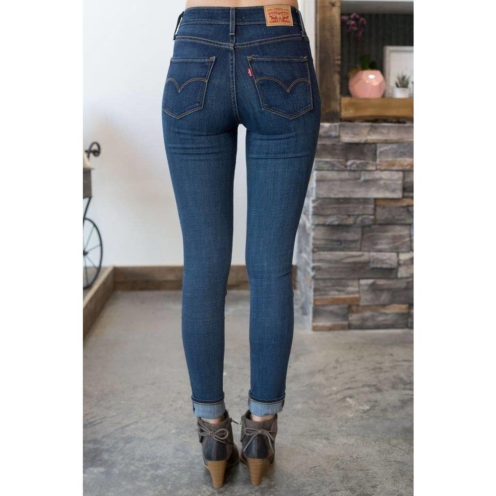 Levi's 721 high rise skinny Dark Wash 26 NWT Jeans